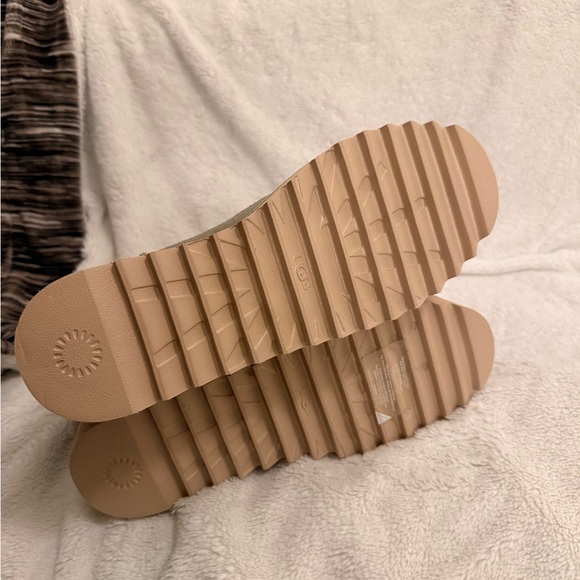 UGG Women's Olive Green Winter Boots - Picture 3 of 5